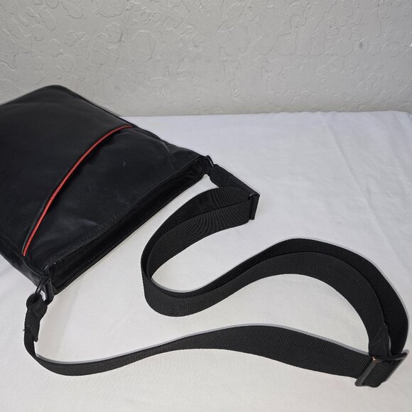 Waterfield Designs Black Leather Essential Crossbody Bag - Picture 14 of 14